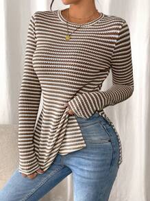 SHEIN Frenchy 女士条纹圆领长袖休闲T恤，侧开衩下摆，修身版型 - 卡其色 - 查看 3