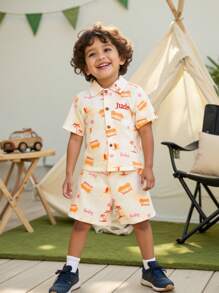 Set de 2 piezas de camisa de manga corta y pantalones cortos casuales para niños con impresión de árbol de coco y coche de dibujos animados, fresco, ligero y cómodo para uso diario y al aire libre en verano