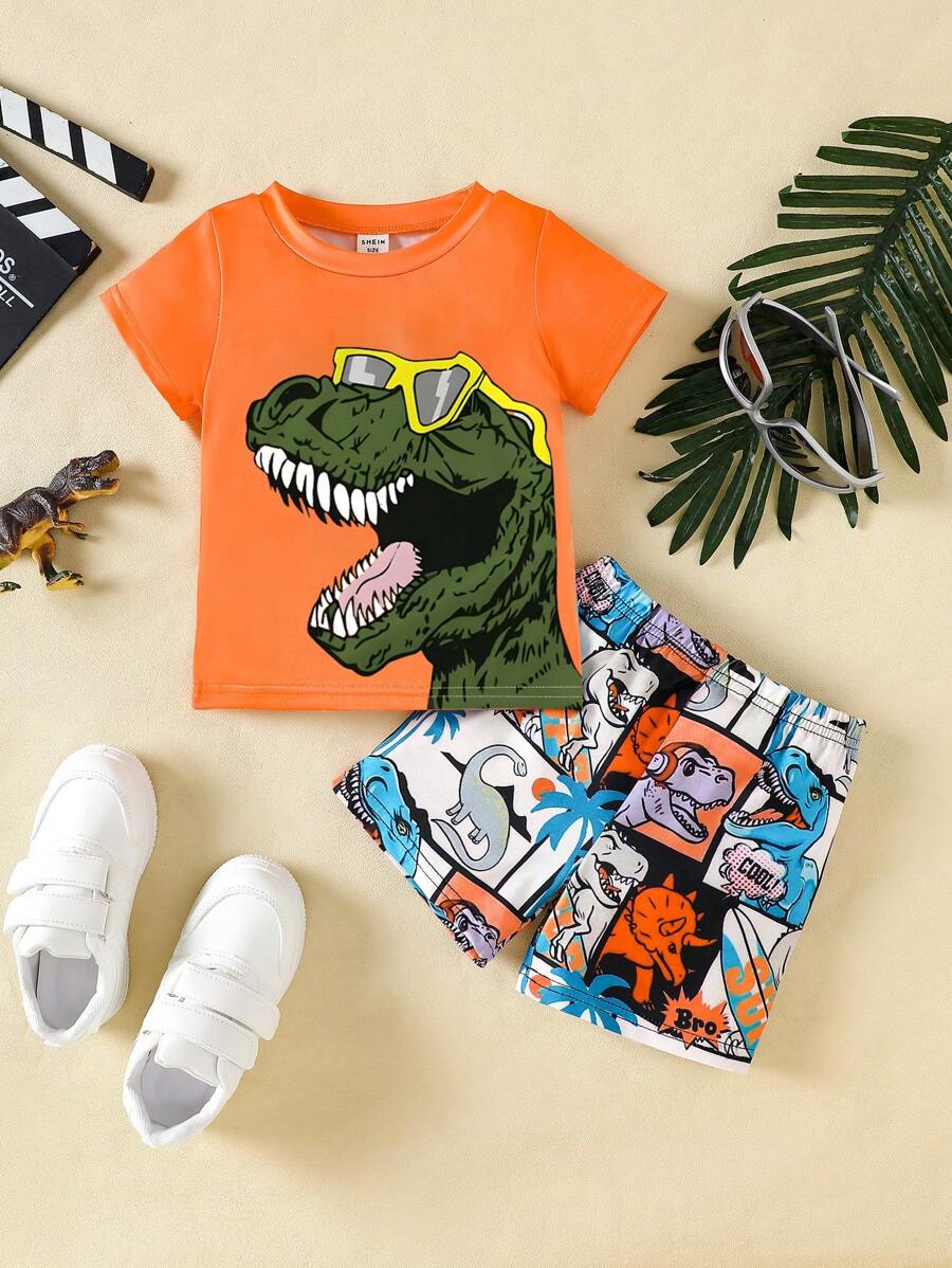 SHEIN Set estivo da 2 pezzi per bambino maschio, composto da Maglietta a girocollo a maniche corte con stampa digitale di dinosauri e pantaloncini