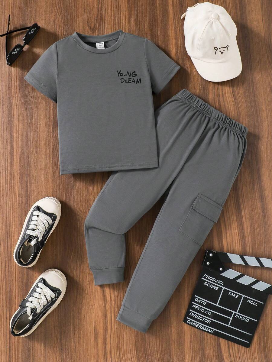 SHEIN 2 件套:短袖 T 恤和裤子,印有“Young Boy”字母 - 彩色 - 查看 1
