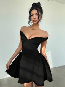 Vestido mini rojo con efecto adelgazante de hombros descubiertos y vuelo, ideal para el Día de San Valentín, Año Nuevo Chino, citas festivas - Negro - Ver 6