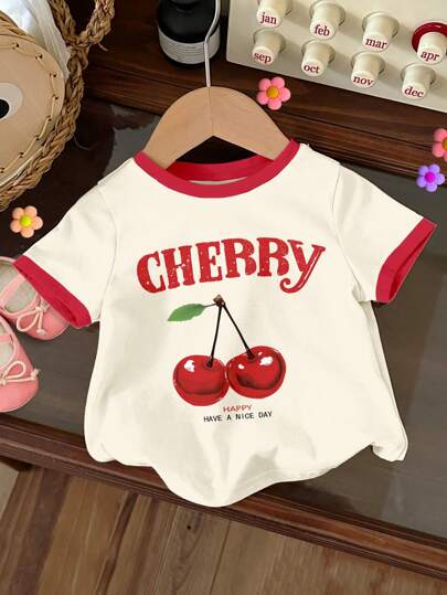 SHEIN 复古樱桃图案年轻女孩休闲经典圆领短袖 T 恤，适合春夏季