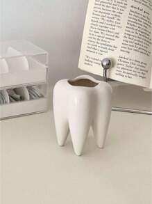 1 قطعة من حامل الأقلام السيراميكي الإبداعي لديكور المنزل والمكتب، سلة بيضاء للتخزين القرطاسية والأشياء الأخرى، منظم مكتبي صغير، زخرفة مكتب جذابة للرجوع إلى المدرسة - أبيض - مشاهدة 7