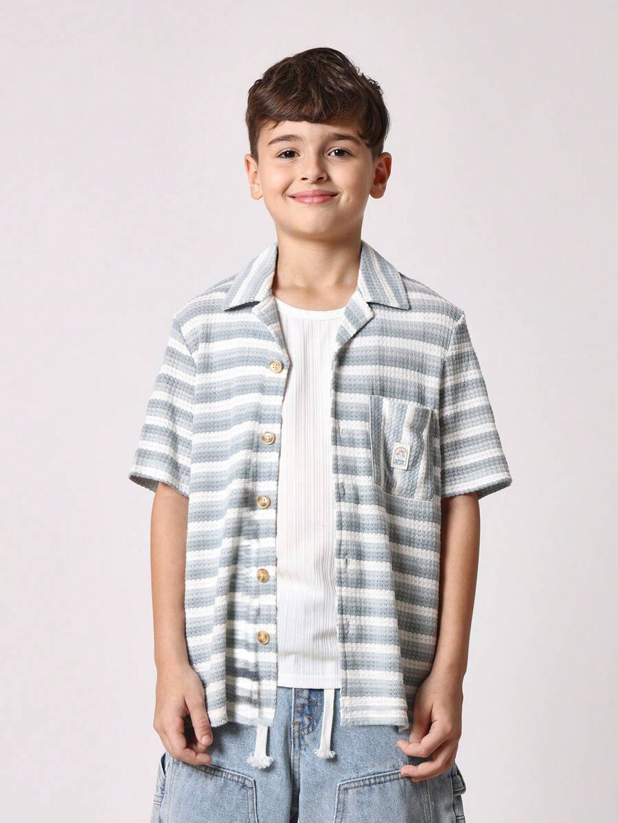 SUMWON Camisa de punto de textura acanalada con botones y patrón de rayas retro casual para uso en vacaciones de verano, de manga corta y con cuello, ideal para usar en resorts