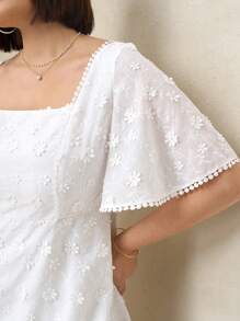 Chikora 大码优雅纯色刺绣方领连衣裙 - 白色 - 查看 7