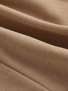 SHEIN MOD 卡其色蝴蝶结领子收腰荷叶边下摆吊带连衣裙 - 卡其色 - 查看 4