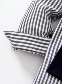 SHEIN مجموعة بلوزة كاجوال كم طويل مخطط باللون الأبيض والأزرق مع وشاح محبوك أزرق لللأولاد ، مناسبة للخريف والربيع، ملابس كاجوال