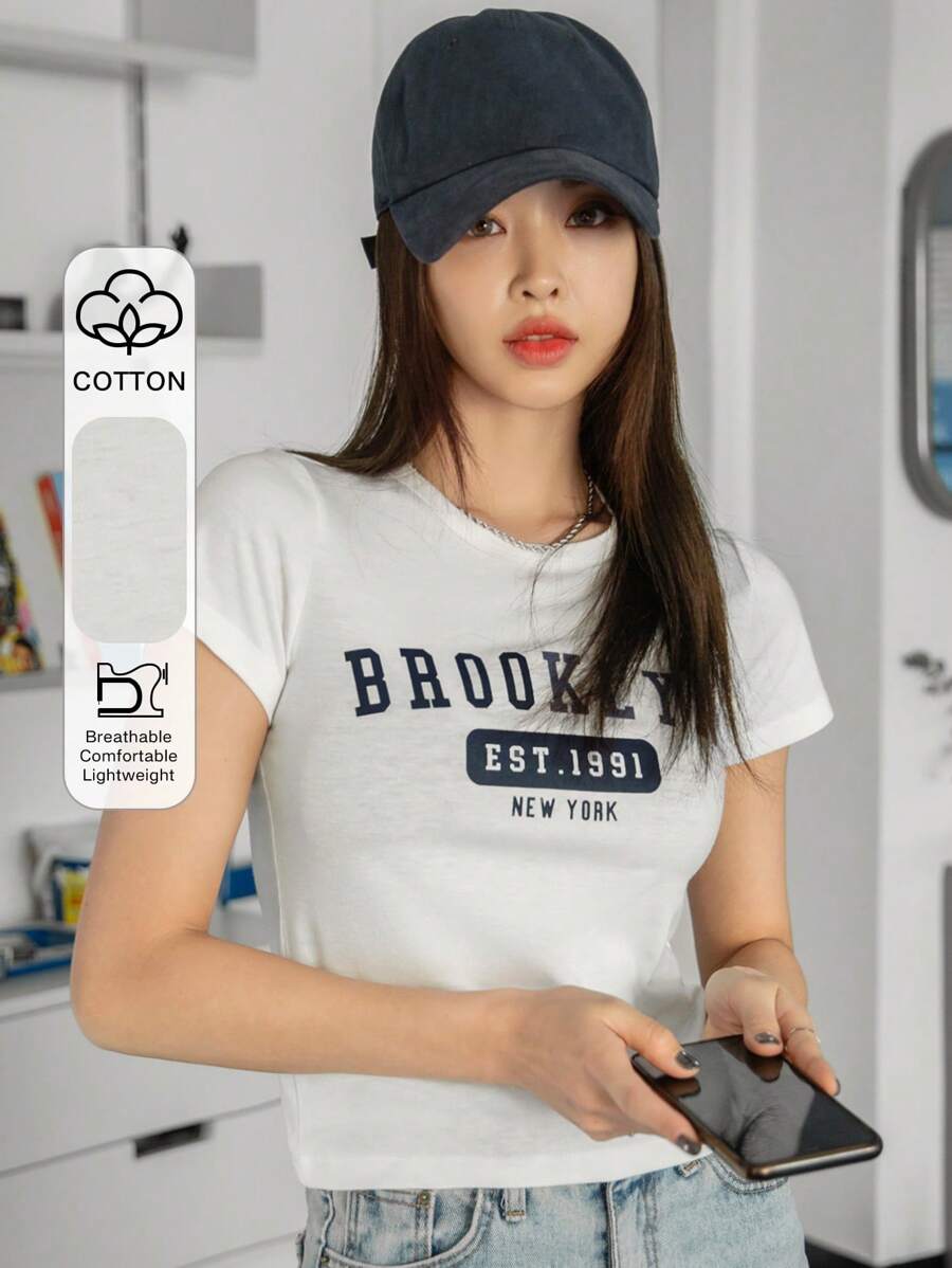 DAZY Camiseta de cuello redondo con gráfico de letra para el verano, tops cortos para mujeres - Blanco - Ver 1