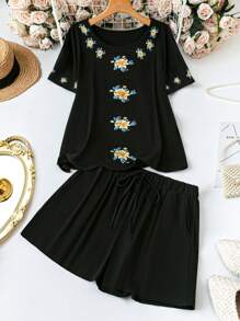 SHEIN LUNE 2pcs/Set Plus Size Women Localized Graphic Comfy Crop Top And Casual Shorts