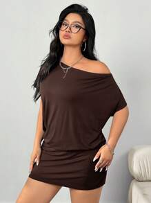 SHEIN EZwear 大码不对称领口休闲百搭短袖连衣裙，巧克力棕色 - 巧克力棕 - 查看 1