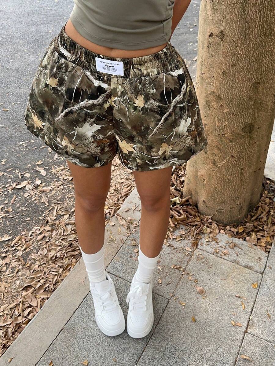 SHEIN EZwear 迷彩印花松紧腰宽松休闲短裤