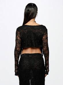 SUMWON WOMEN Top de manga larga con escote en pico de encaje elegante, con collar cruzado, pieza emblemática para fiestas nocturnas y eventos, Colección Otoño-Invierno