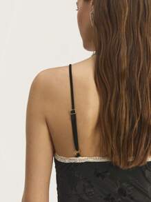 Nöista 无袖迷你连衣裙，采用纹理面料和荷叶边装饰。非常适合节日或夏季派对。 - 黑色 - 查看 6