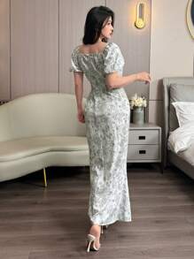 Modelyn 方领泡泡袖收腰复古风格精致碎花中长连衣裙