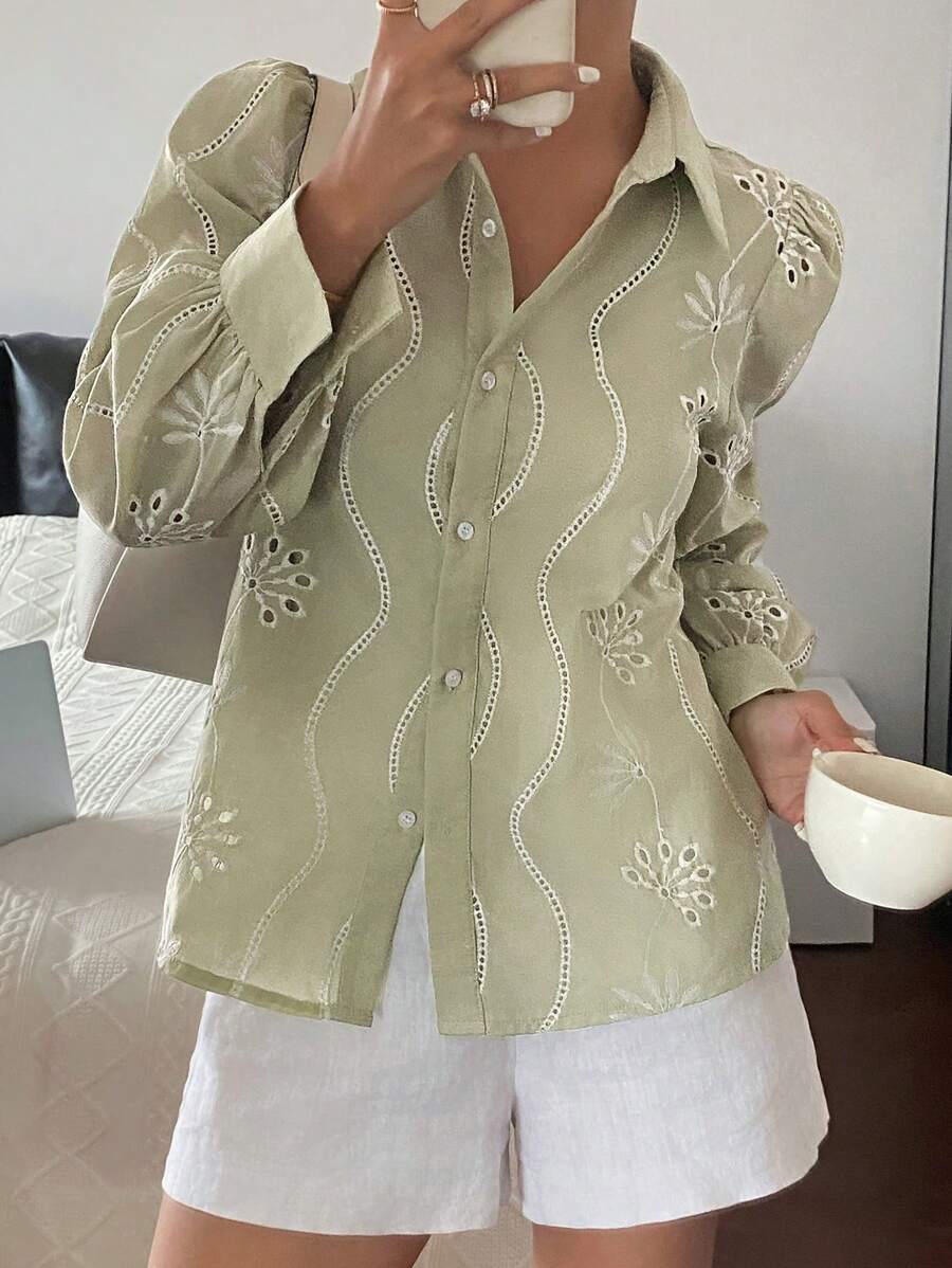 SHEIN Frenchy 女士度假休闲纯色镂空刺绣衬衫，绿色上衣，花卉孔眼刺绣面料全上衣衬衫，适合度假和日常穿着，春夏 - 彩色 - 查看 1