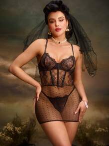 2 件复古皇家风格性感女士睡裙和丁字裤，带荷叶边和交叉后背