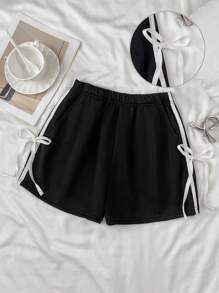 SHEIN Quần short dáng rộng phối đen trắng tương phản dành cho nữ tuổi teen, kiểu dáng đường phố đa năng, thích hợp mặc hàng ngày, mùa xuân/hè, mùa tựu trường, mùa hè. - Đen và trắng - Xem 1