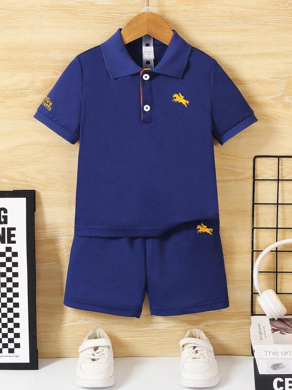 SHEIN Kleine Jungen 2-teiliges Set aus blauem, gestricktem Poloshirt mit Rippkragen und kurzen Ärmeln und blauen, gestrickten, lässigen Sportshorts, geeignet für den Sommer