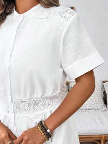SHEIN Clasi 大码立领纽扣蕾丝拼布短袖连衣裙，女士夏季服装，圣帕特里克节狂欢服装，节日春假服装，圣帕特里克波西米亚风 - 白色 - 查看 5