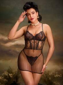 2 件复古皇家风格性感女士睡裙和丁字裤，带荷叶边和交叉后背