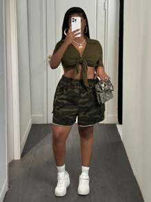 Slaydiva Nouveau printemps et été Chemise décontractée col chemise col V-neck avant creux bretelles T-shirt à manches courtes + poches de travail tridimensionnelles sur les deux côtés Short camouflage Femmes Plus Deux pièces Ensemble-A - Vert - Voir 9