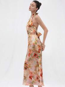 Aveloria 水彩花卉印花缎面浪漫优雅露背吊带镂空腰部设计女式连衣裙波西米亚风度假时尚风格全身印花夏季