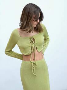 Maija 2 件装女士绿色纯色系带短款上衣，配侧开衩裙，束腰夏季服装