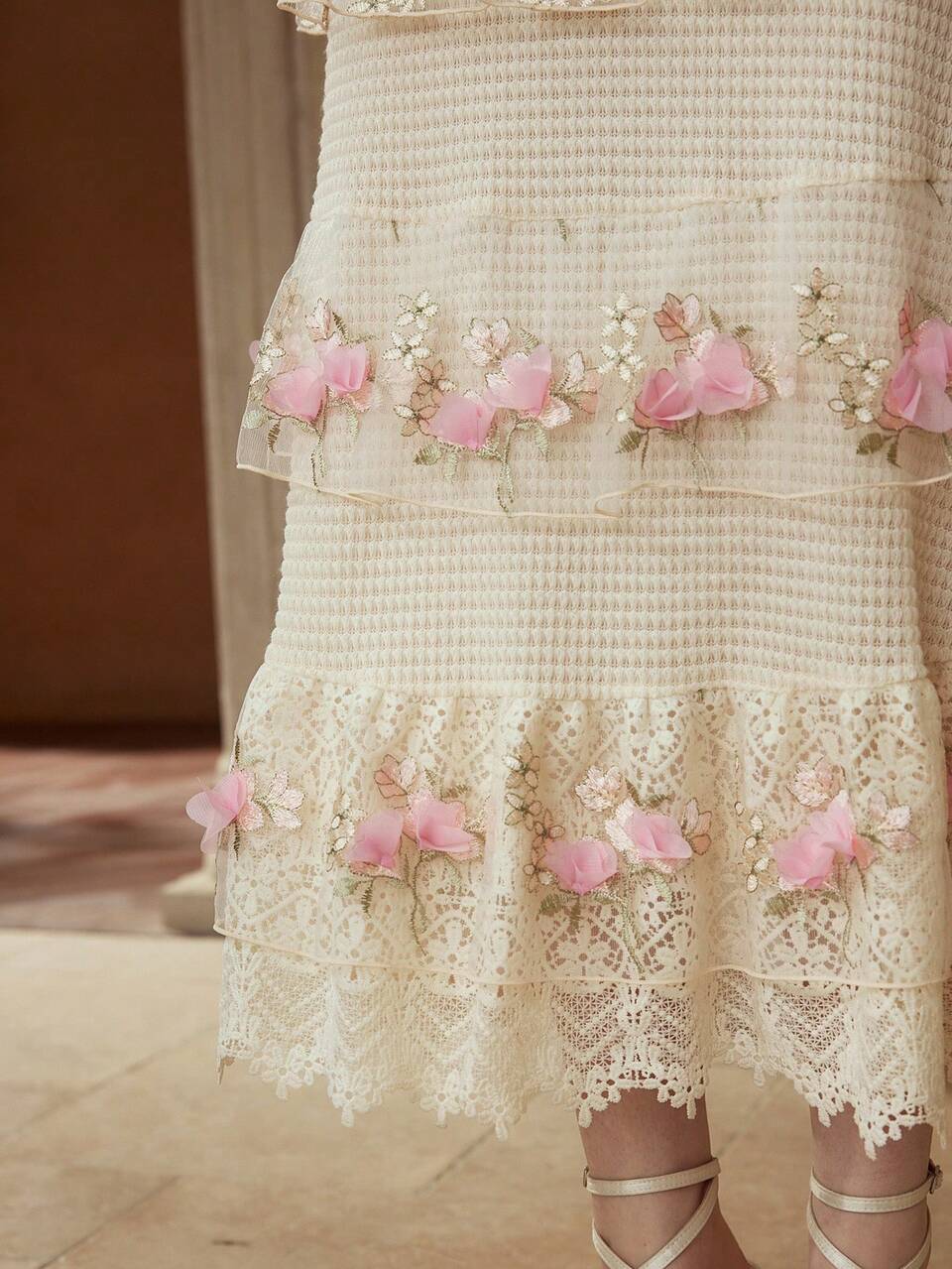 EMBROIDERY FLOWER CONTRAST LACE SKIRT