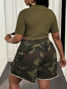 Slaydiva Nouveau printemps et été Chemise décontractée col chemise col V-neck avant creux bretelles T-shirt à manches courtes + poches de travail tridimensionnelles sur les deux côtés Short camouflage Femmes Plus Deux pièces Ensemble-A - Vert - Voir 2