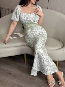 Modelyn 方领泡泡袖收腰复古风格精致碎花中长连衣裙