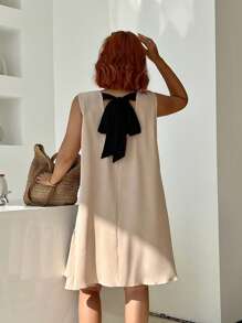 SHEIN Frenchy 大码女式宽松舒适杏色连衣裙，背部蝴蝶结设计，休闲时尚装扮，适合春夏季外出、约会、度假 - 杏色 - 查看 2