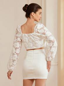 Aveloria 浪漫甜美白色提花刺绣灯笼袖短款衬衫，腰部收紧设计，优雅时尚风格，全身印花