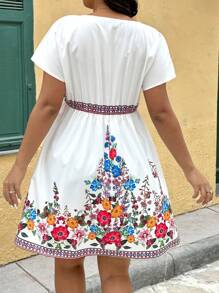 SHEIN VCAY 大码花卉印花 V 领蝙蝠袖休闲连衣裙 女士春季连衣裙 女士春季连衣裙 女士太阳裙 度假连衣裙 女士夏季度假服装 女士春季西部生日服装 波西米亚风女装 狂欢老钱外出服装 女士教师服装 女士早午餐服装 仙女风海滩度假 海滩度假优雅商务休闲装 仙女风可爱乡村风 女士办公室服装 工作毕业装 婚礼宾客装 热带风情 - 彩色 - 查看 2