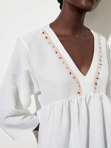 Lumivelle Blusa casual con escote en V y ribete floral, estilo de vacaciones para mujer