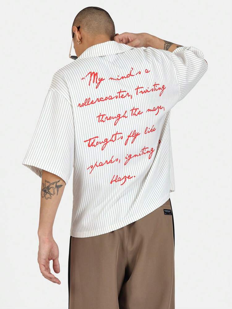 Kurzärmliges Hemd mit kastiger Passform und Revers-Print