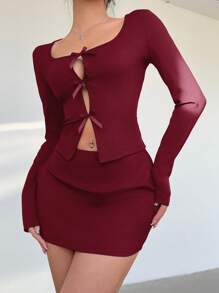 Aloruh 年轻现代女性圆领镂空蝴蝶结前部紧身短款上衣 + 低腰迷你裙套装 - 酒紅色 - 查看 7