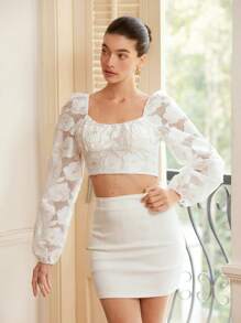 Aveloria 浪漫甜美白色提花刺绣灯笼袖短款衬衫，腰部收紧设计，优雅时尚风格，全身印花