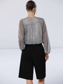 SHEIN Privé 女士优雅雪纺 V 领褶皱下摆长袖衬衫，百搭度假装 - 彩色 - 查看 4