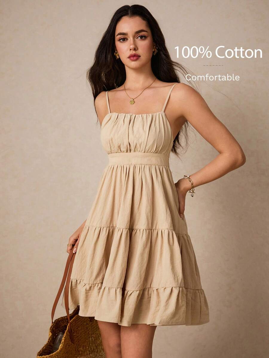 Poéselle 夏季亚麻荷叶边下摆褶裥吊带连衣裙、方领 A 字形背心细肩带连衣裙、乡村核心美学、法式细肩带连衣裙