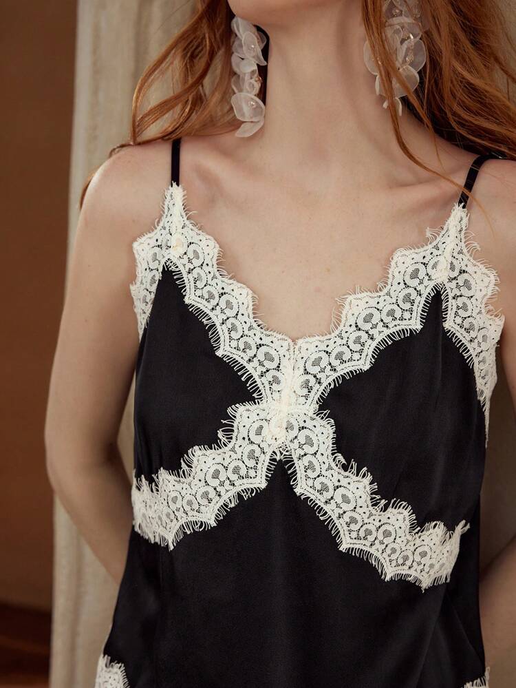 CONTRAST LACE COLORBLOCK CAMI TOP