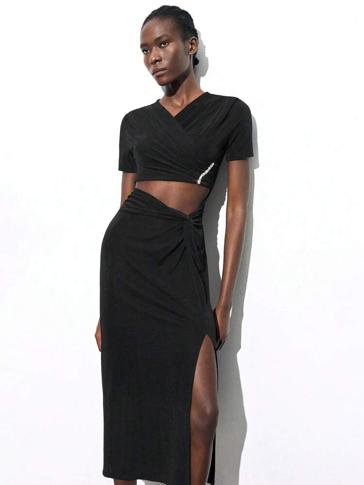 SHEIN Maija 2025 Summer New Black Short Sleeve Off-Shoulder Metal Buckle Design Cropped Top, Simple Fashionable Versatile Summer Vibe Music Festival Beach Vacation Casual Romantic Urban Resort Suitable For Outing Party Wedding Guest Retro Graduation Season