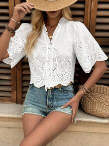 Breezaya 女式 V 领系带刺绣短袖衬衫（白色） - 白色 - 查看 5