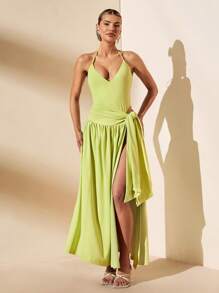 SHEIN BAE Conjunto de 2 piezas para mujer con body de escote en V sexy y versátil de verano + falda con abertura y dobladillo con lazo para playa y resort - Verde - Ver 5