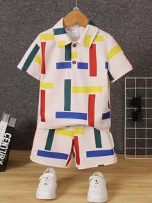 SHEIN 2 件套年轻男孩针织纹理设计 Polo 领印花条纹和格子短袖 Polo 衫和针织纹理印花运动短裤套装，休闲夏季服装 - 彩色 - 查看 1