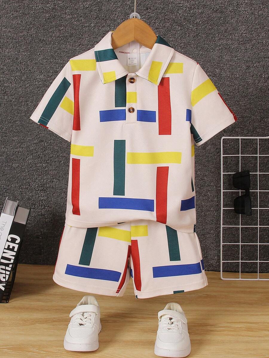 SHEIN 2 件套年轻男孩针织纹理设计 Polo 领印花条纹和格子短袖 Polo 衫和针织纹理印花运动短裤套装，休闲夏季服装 - 彩色 - 查看 1