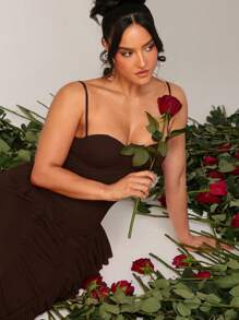 Silquee Váy dài hở lưng hở lưng màu đỏ thanh lịch gợi cảm cổ chữ V không tay nhiều lớp viền xếp nếp, nút kim loại trang trí hoa, thích hợp cho tiệc cocktail, hẹn hò lãng mạn, váy lưới đan, tiệc tùng, tụ họp trang trọng, váy phù dâu, đi chơi buổi tối, Halloween, Giáng sinh, váy siêu dài - Cà phê nâu - Xem 6