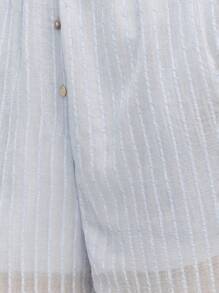 SHEIN Unity 纹理条纹薄纱短裤，前部纽扣设计，休闲百搭，为任何造型增添时尚感。