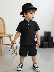 SHEIN 2 件套男婴/女婴刺绣领短袖半襟上衣和松紧腰短裤套装 - 黑色 - 查看 3