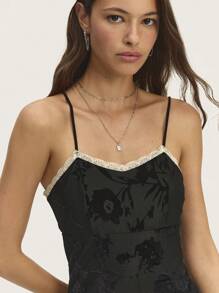 Nöista 无袖迷你连衣裙，采用纹理面料和荷叶边装饰。非常适合节日或夏季派对。 - 黑色 - 查看 8