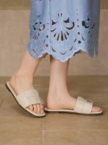 MOTF PREMIUM WOMEN'S COMFORTABLE MINIMALIST WOVEN SQUARE TOE FLAT SANDALS - Beige - View 3